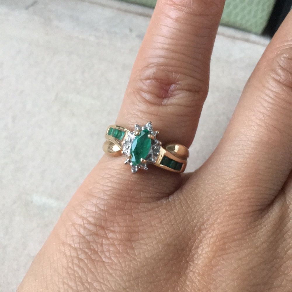 10K Yellow Gold Emerald w/ diamond accents size 4